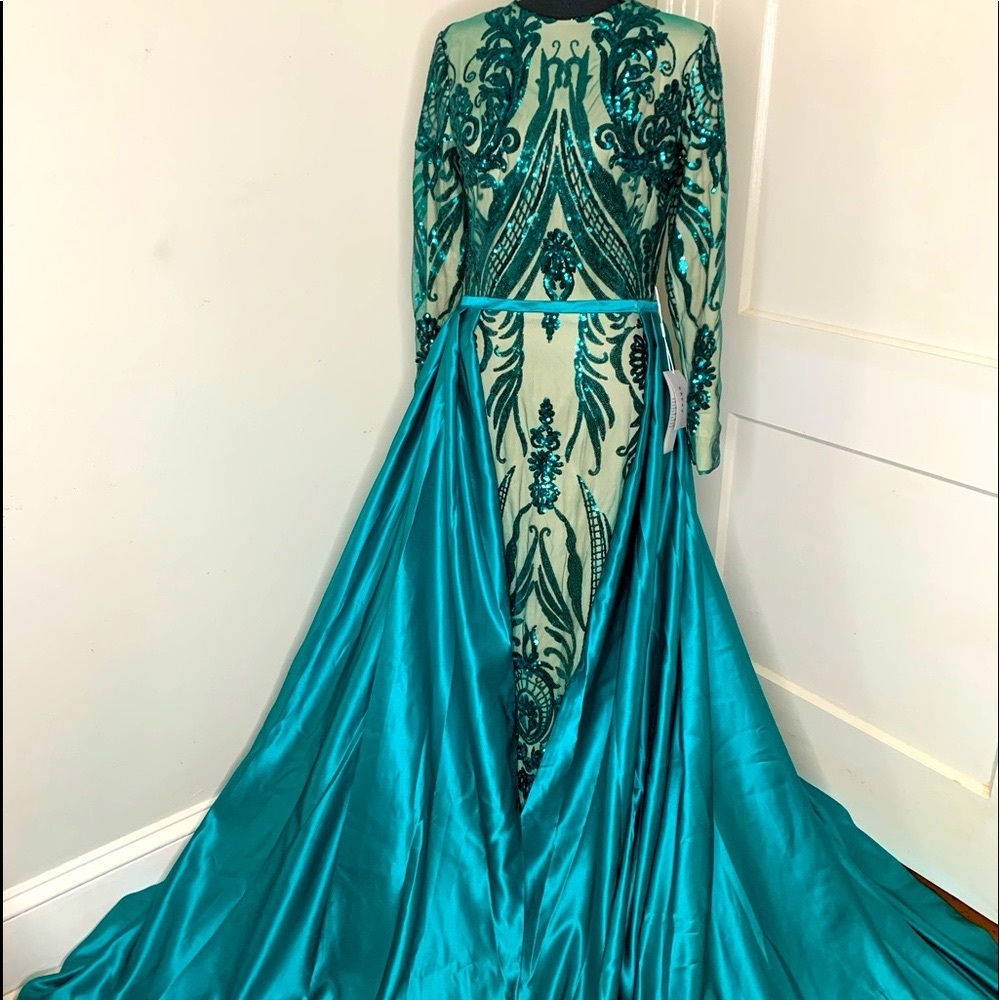 Emerald Green Long sleeves Mermaid Prom Dress with detachable Train